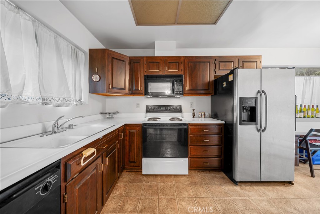 750 Arcadia Avenue 1