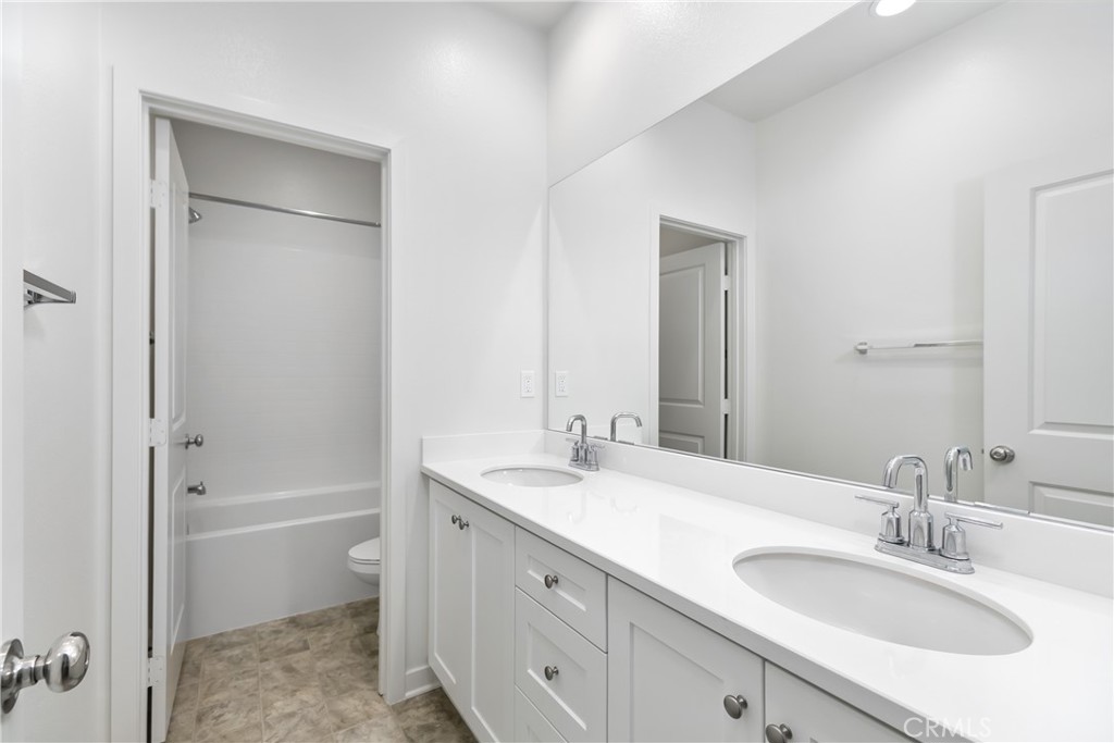 2941 E Travertine Street