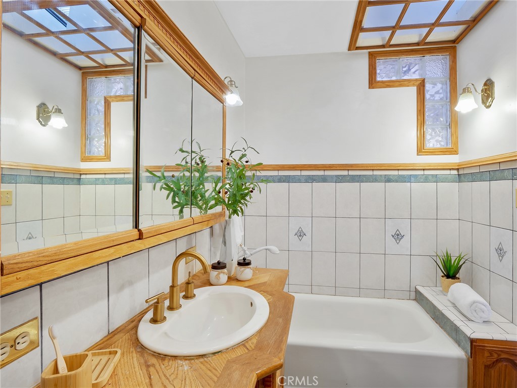 9655 Ardendale Avenue