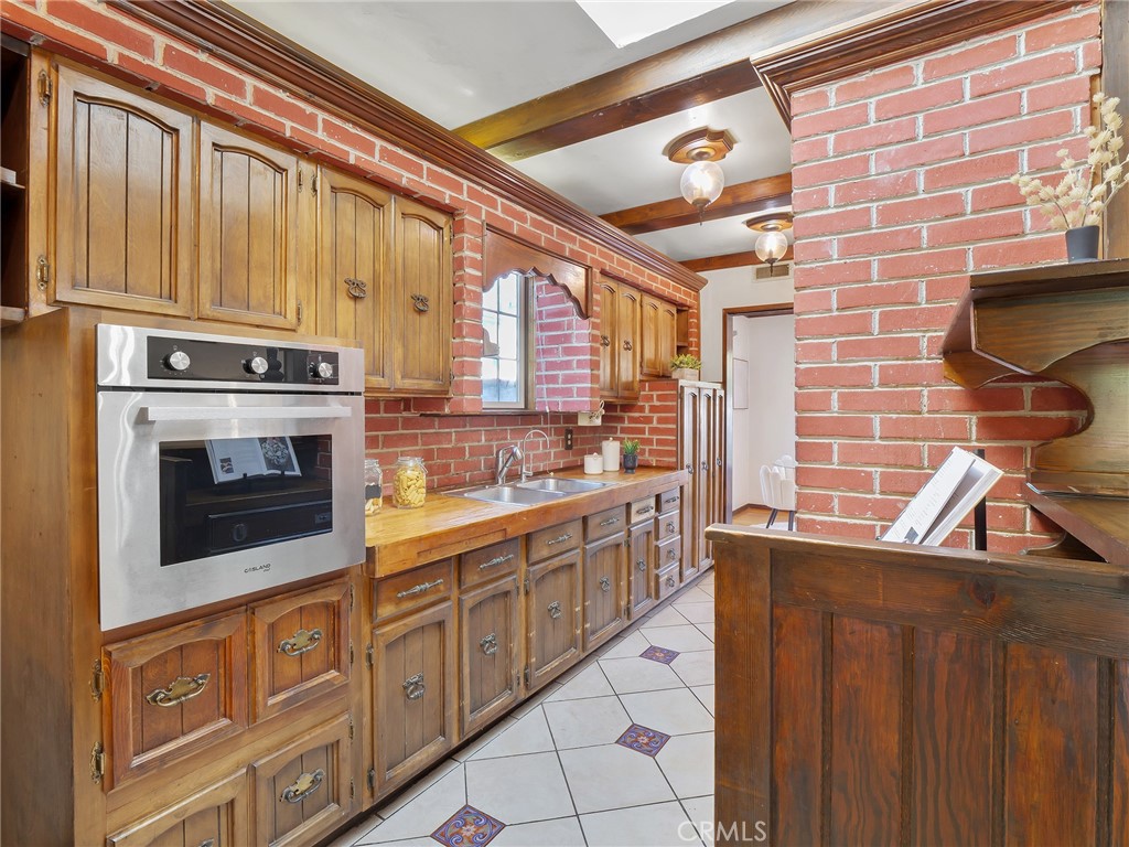 9655 Ardendale Avenue