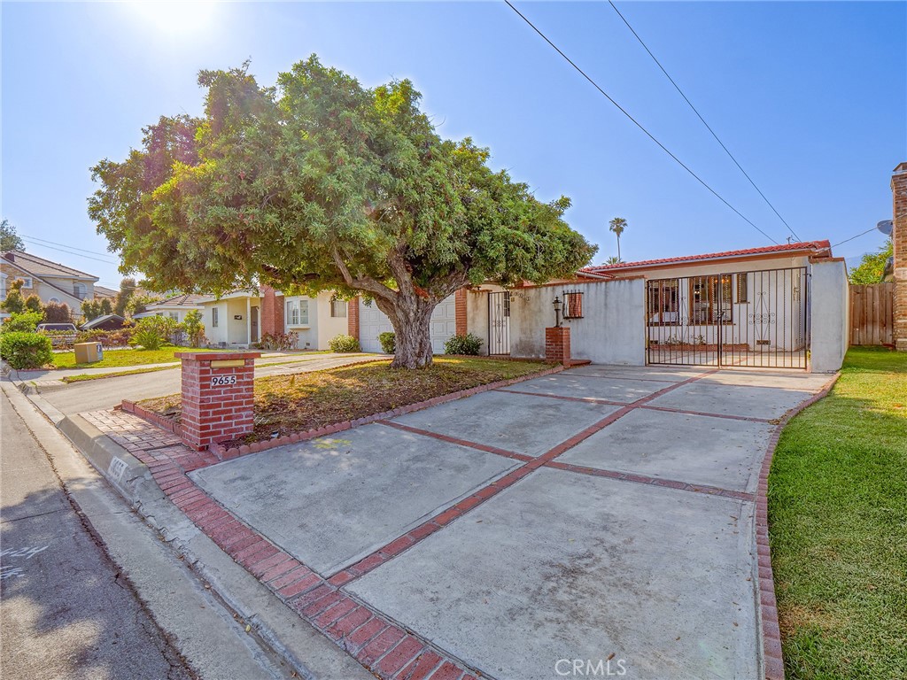 9655 Ardendale Avenue