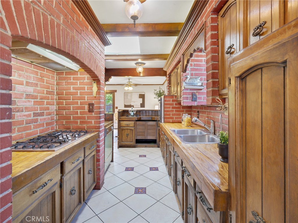 9655 Ardendale Avenue