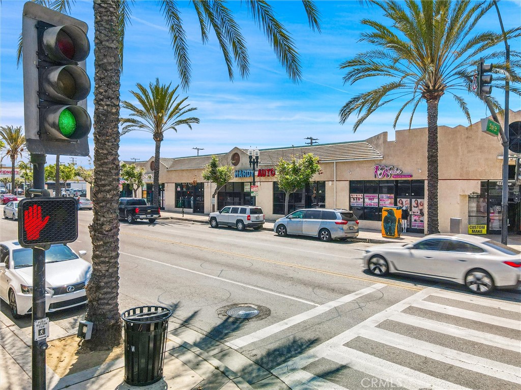413 W Whittier Boulevard