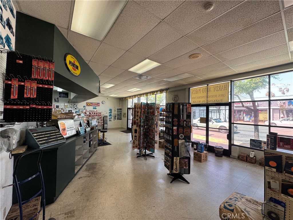 413 W Whittier Boulevard