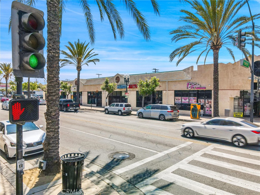 413 W Whittier Boulevard