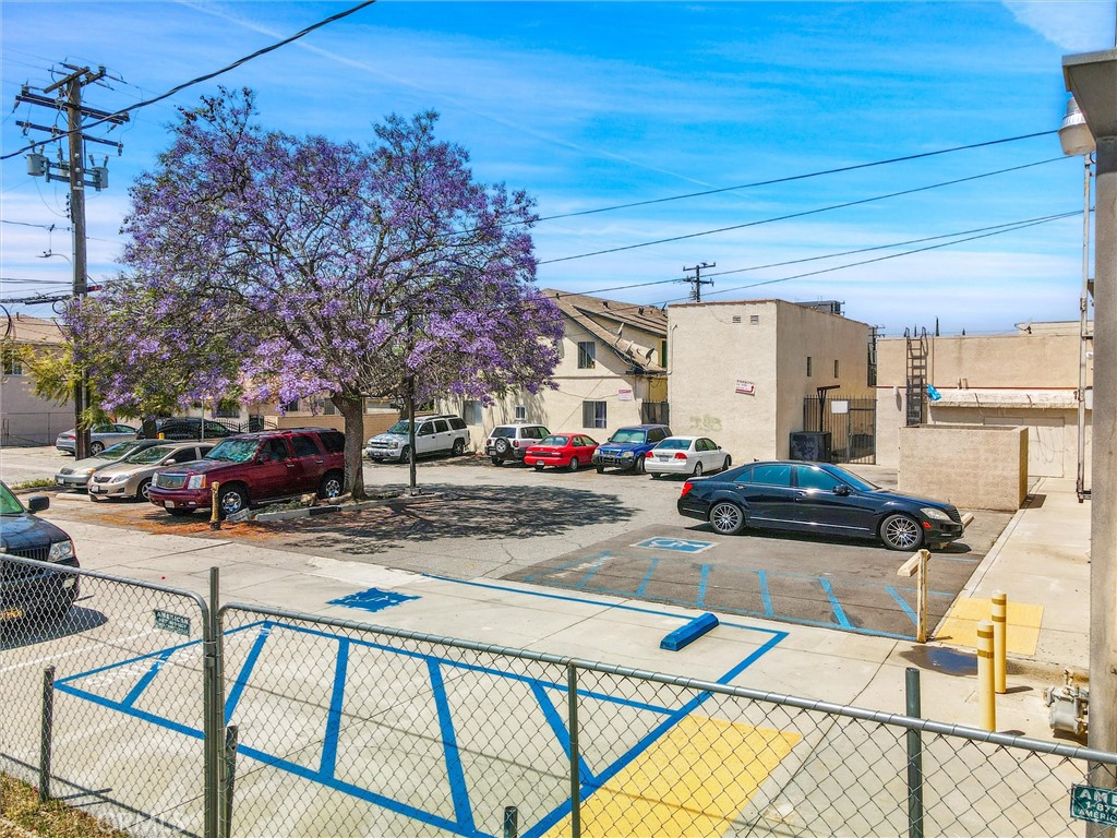 413 W Whittier Boulevard