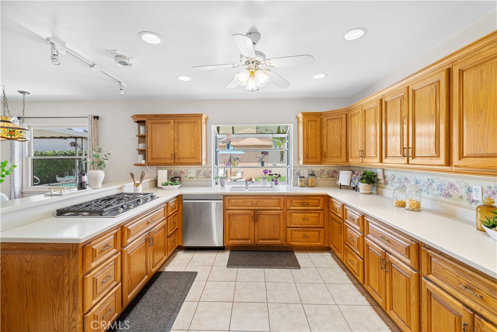 18633 Gledhill Street