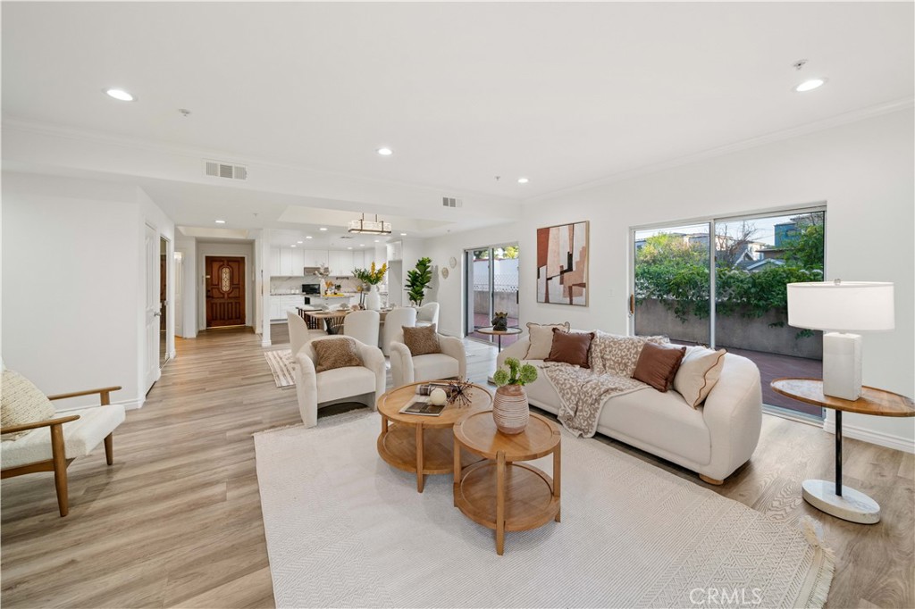 900 Arcadia Avenue 9