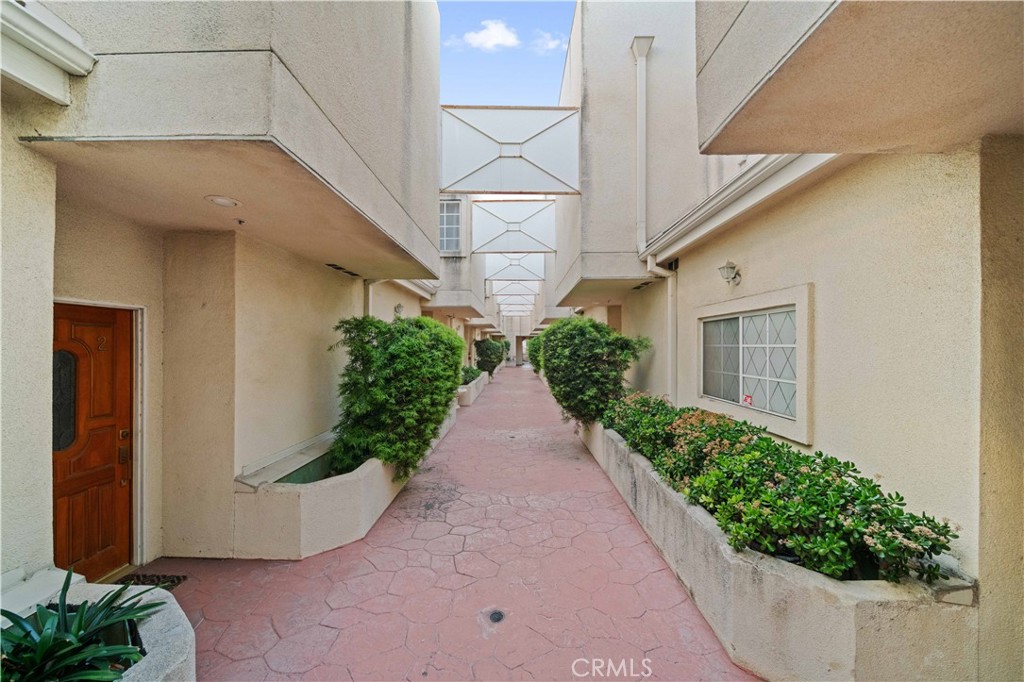 900 Arcadia Avenue 9