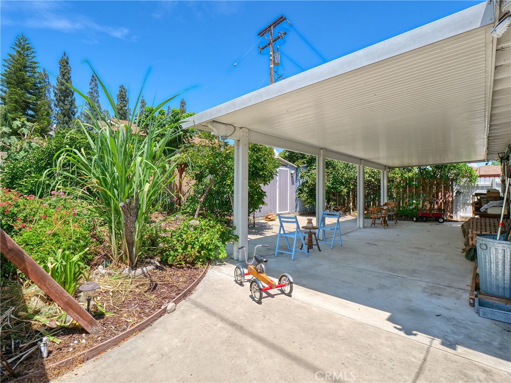 401 E Cherry Avenue