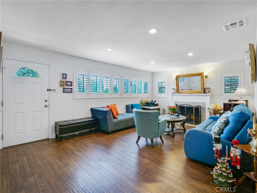 401 E Cherry Avenue