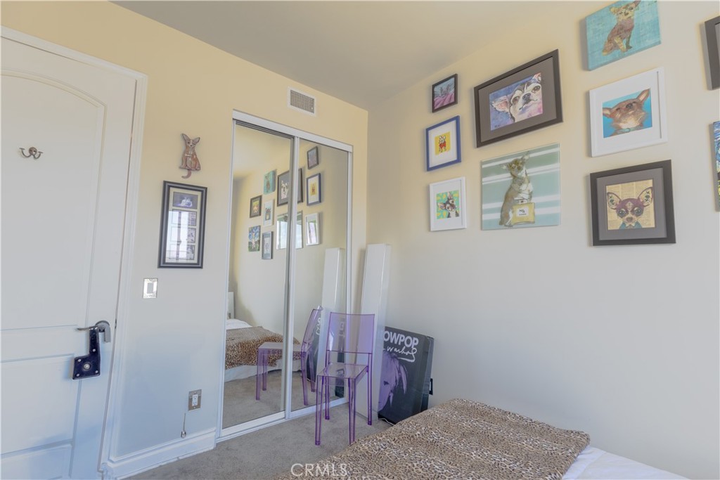 855 Wilcox Avenue 401