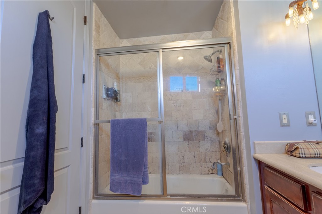 855 Wilcox Avenue 401