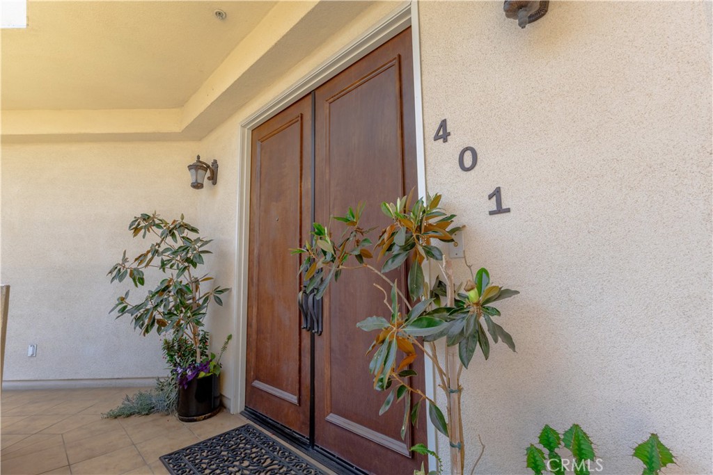 855 Wilcox Avenue 401