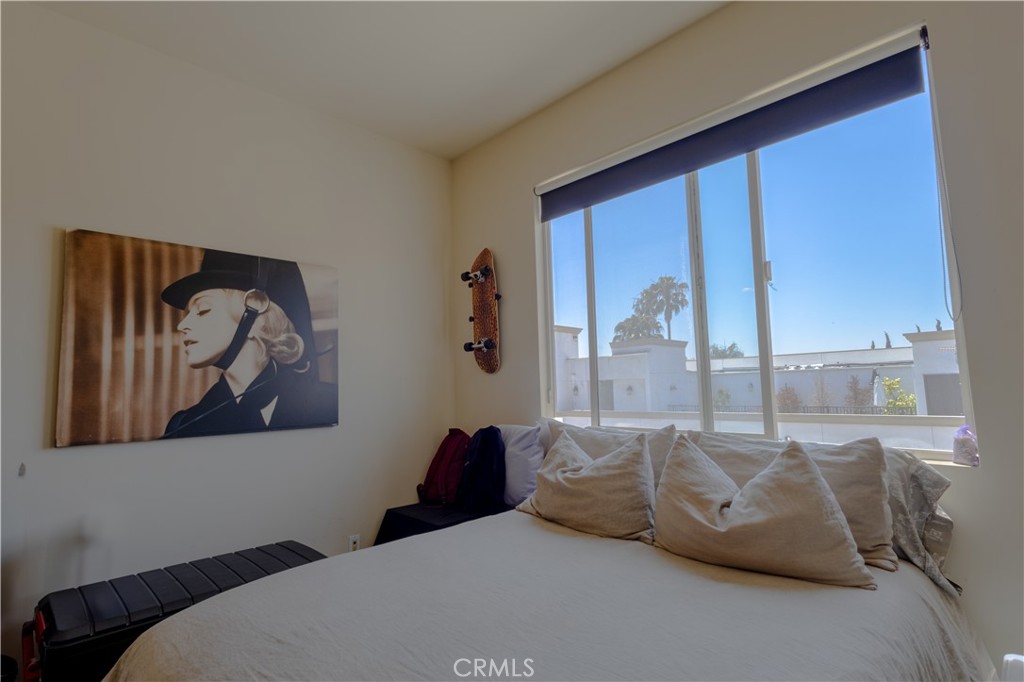 855 Wilcox Avenue 401