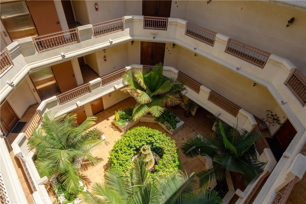 855 Wilcox Avenue 401