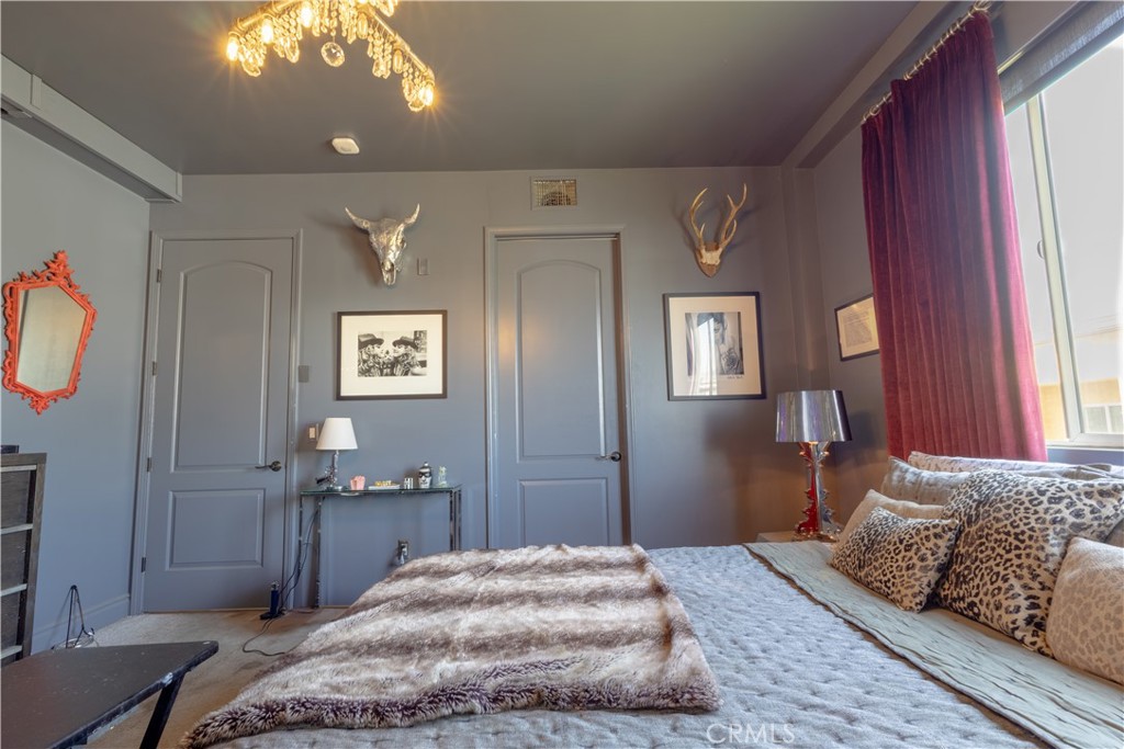 855 Wilcox Avenue 401