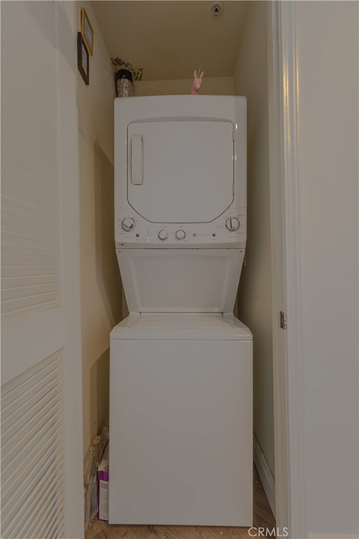 855 Wilcox Avenue 401