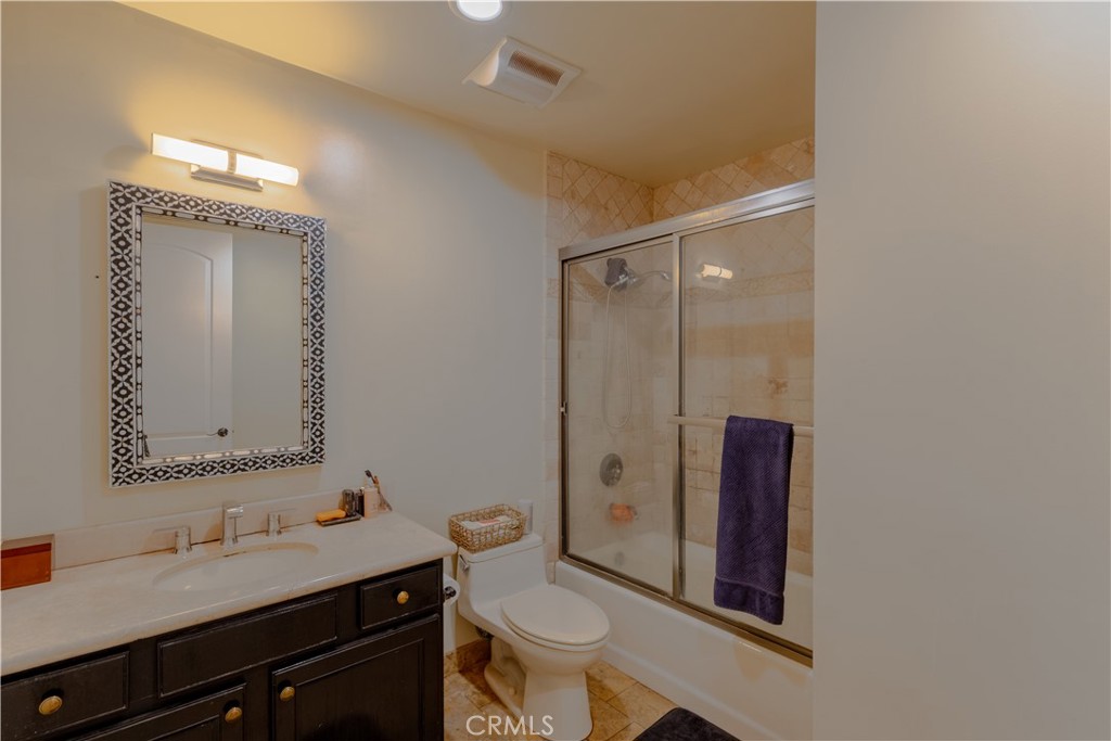 855 Wilcox Avenue 401