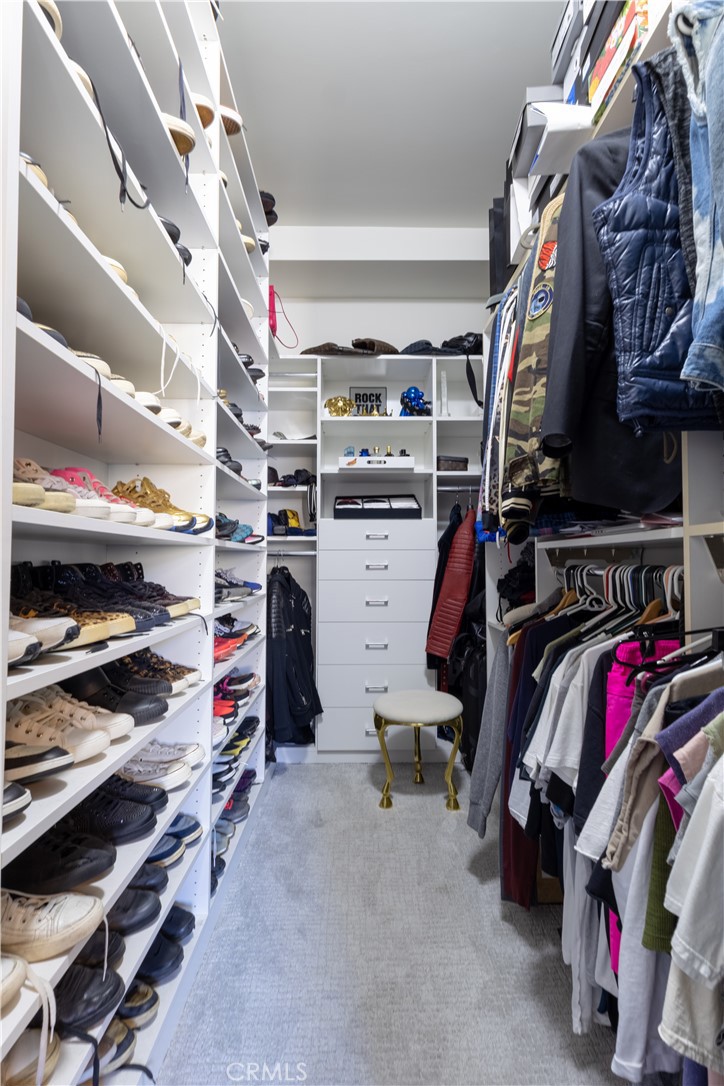 855 Wilcox Avenue 401