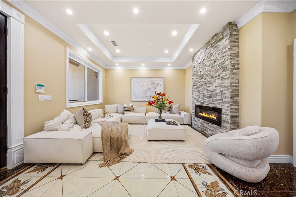 185 W Palm Drive