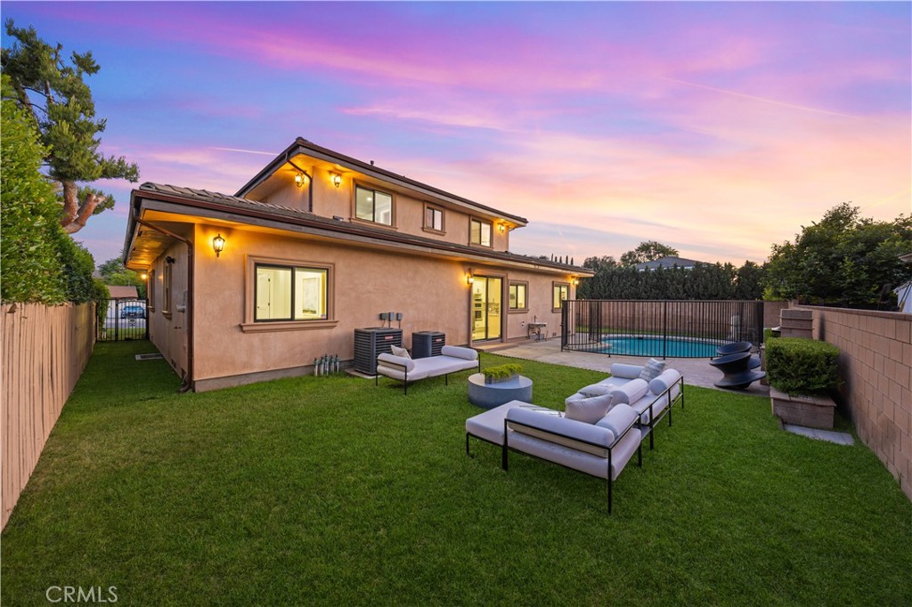 185 W Palm Drive