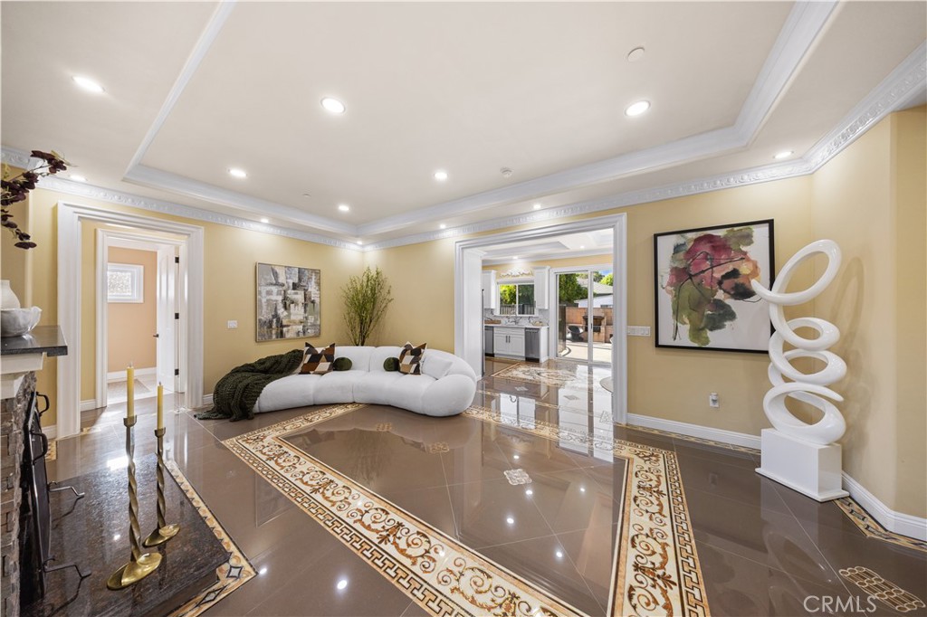185 W Palm Drive