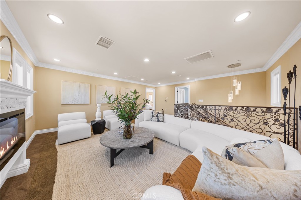 185 W Palm Drive