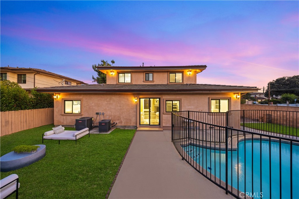 185 W Palm Drive