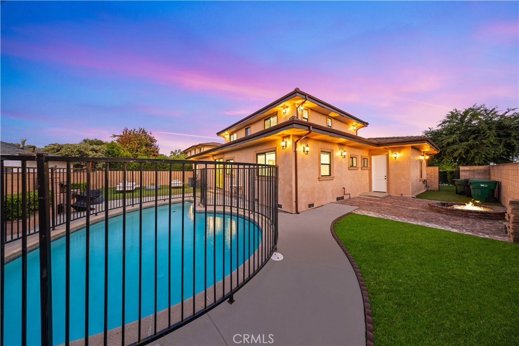 185 W Palm Drive