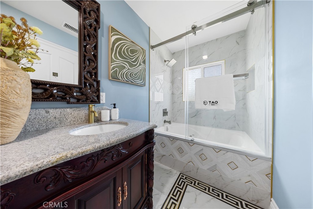 185 W Palm Drive