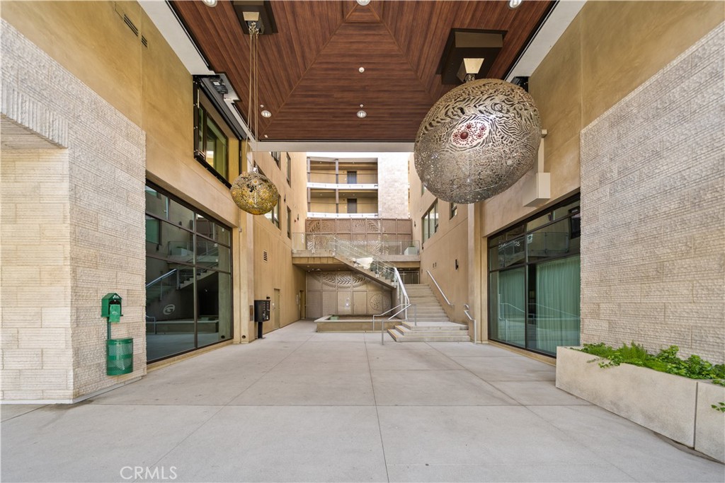 218 N El Molino Avenue 502