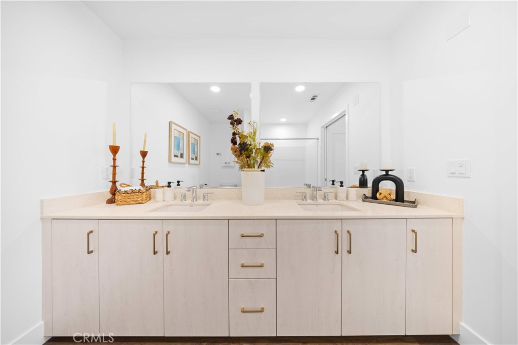 218 N El Molino Avenue 502