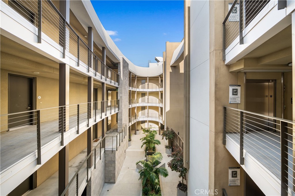 218 N El Molino Avenue 502
