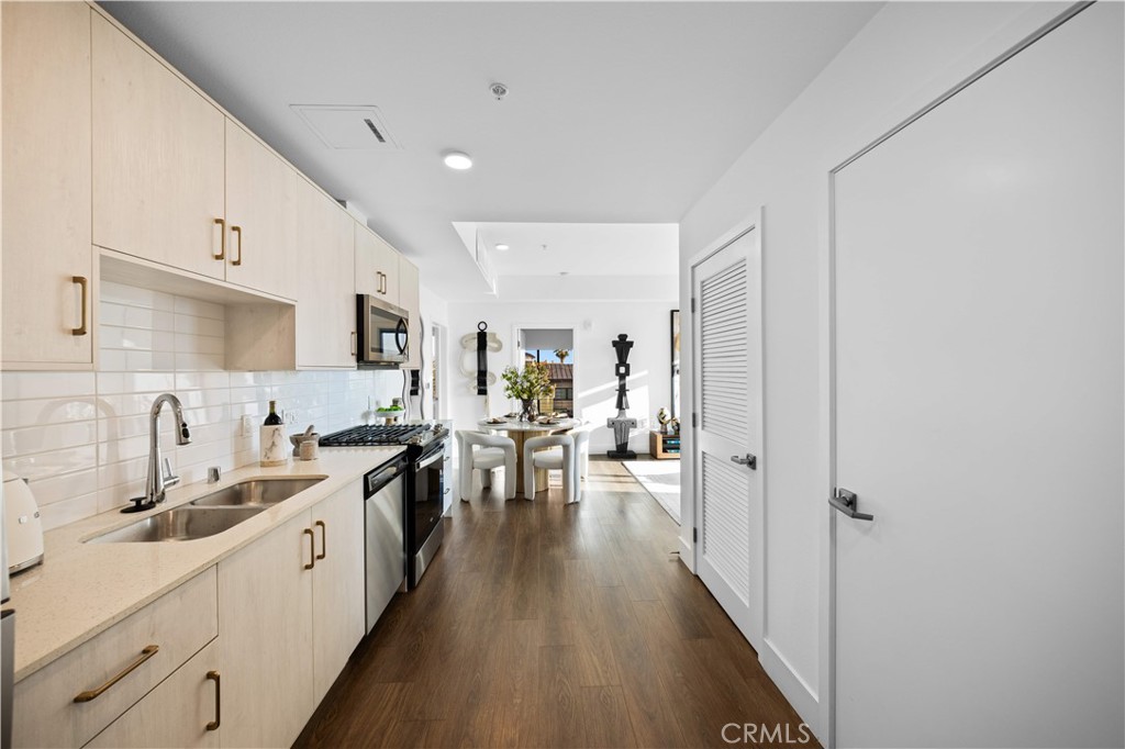 218 N El Molino Avenue 502