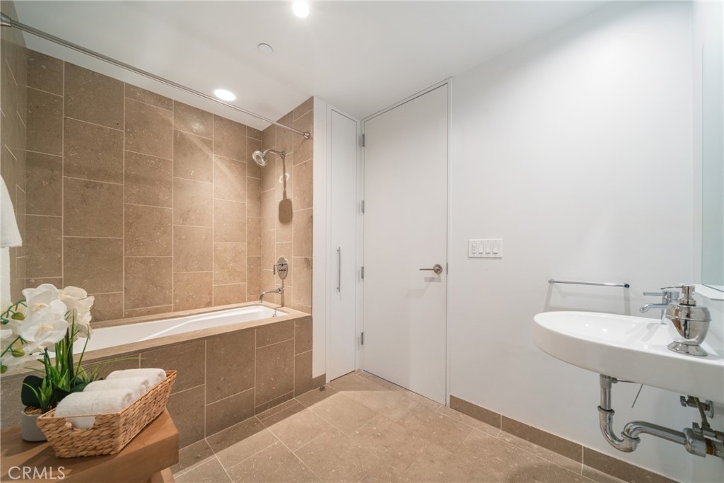 6250 Hollywood Boulevard 7G