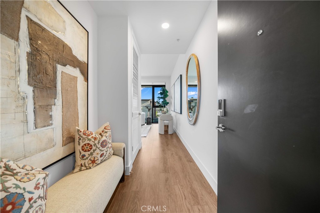 709 E Walnut Street 415