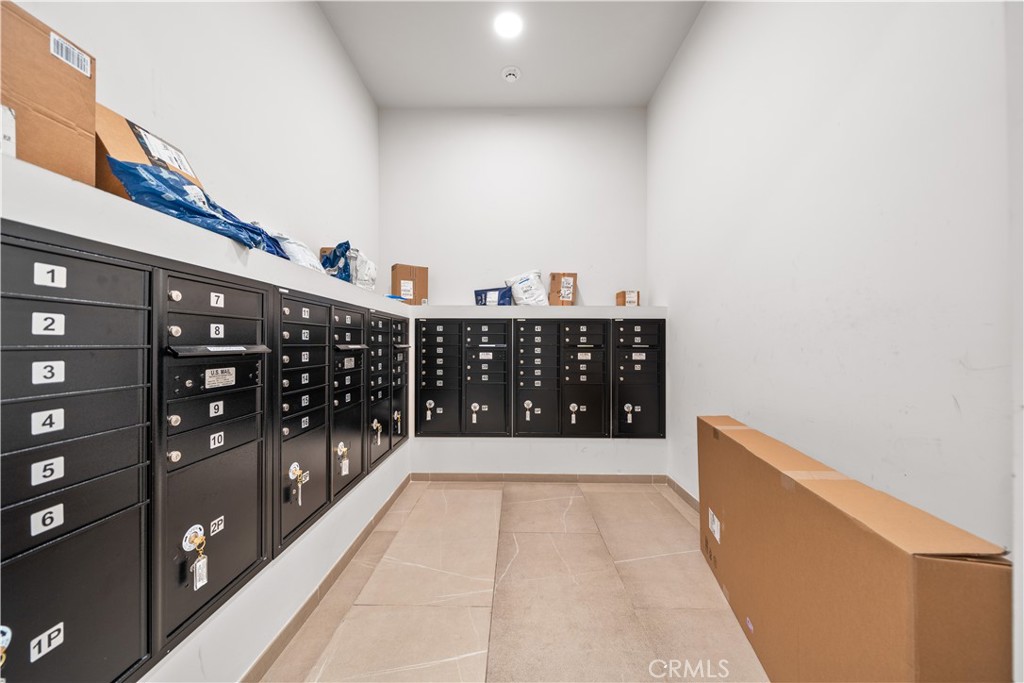 709 E Walnut Street 415