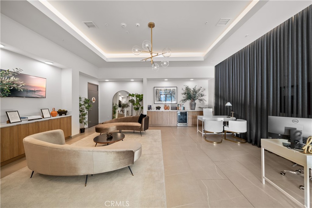 709 E Walnut Street 415