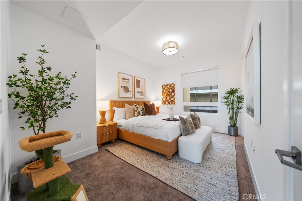 709 E Walnut Street 415