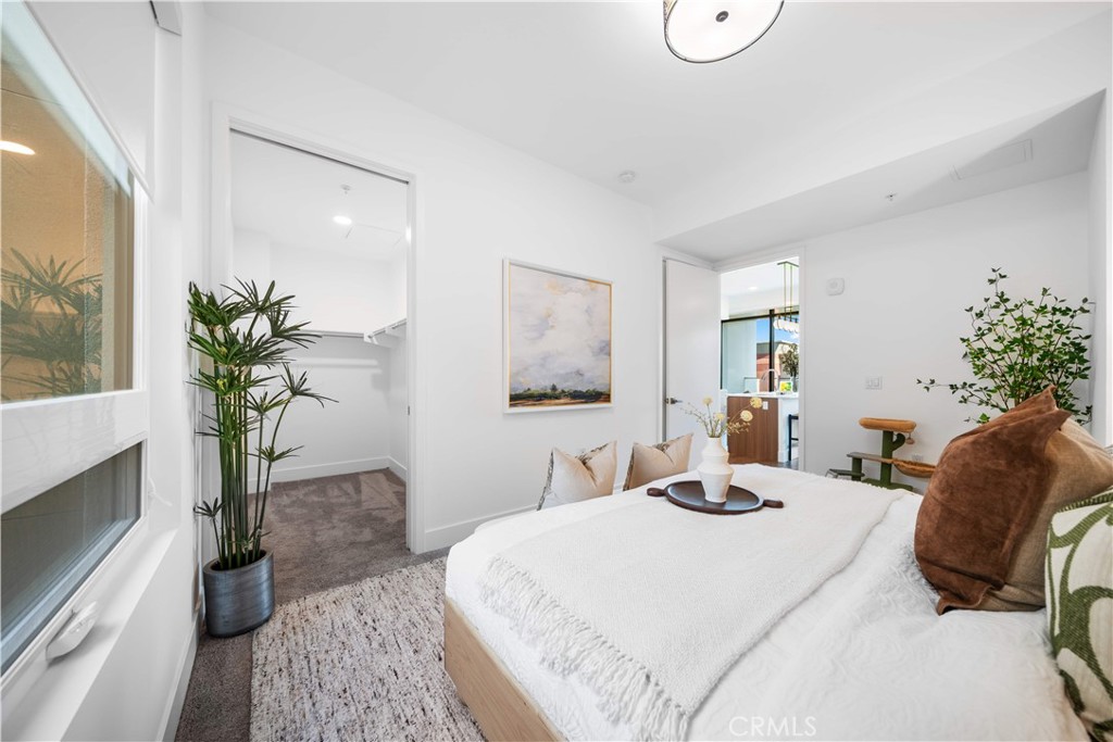 709 E Walnut Street 415