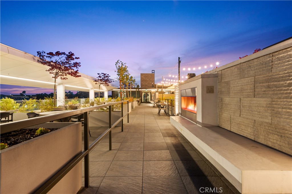 709 E Walnut Street 415