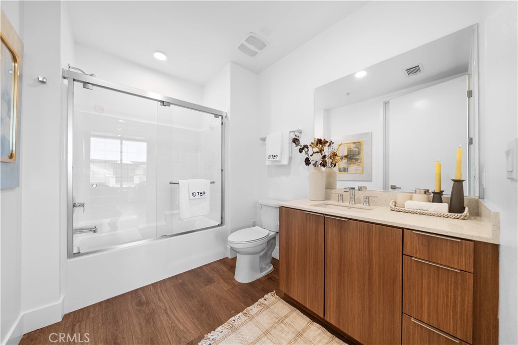 709 E Walnut Street 415
