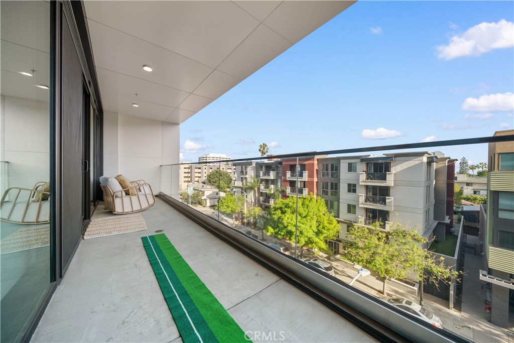 709 E Walnut Street 415
