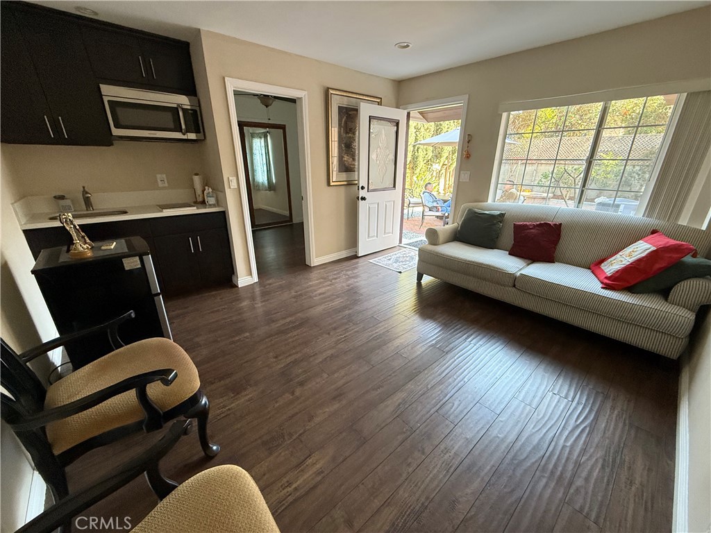 6046 N Willard Avenue