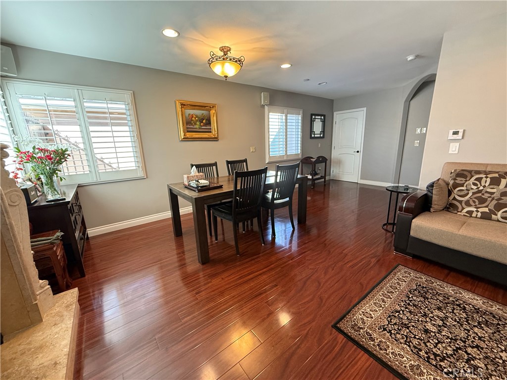 6046 N Willard Avenue