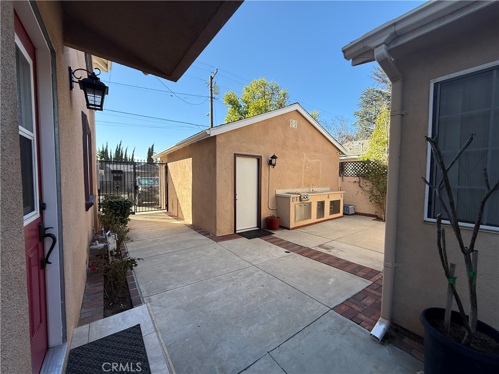 6046 N Willard Avenue