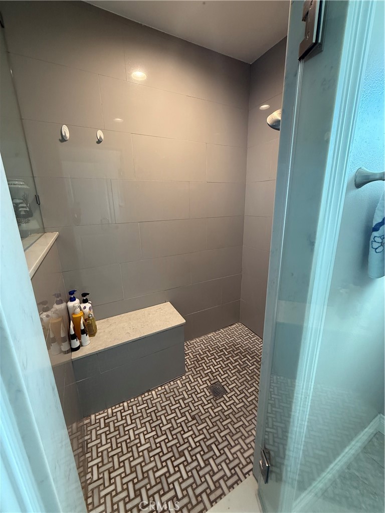 6046 N Willard Avenue