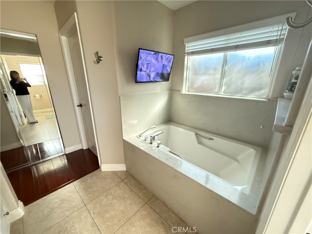 6046 N Willard Avenue