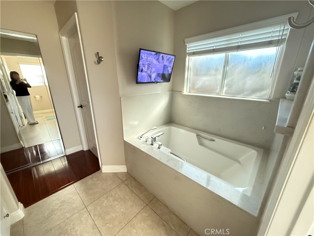 6046 N Willard Avenue